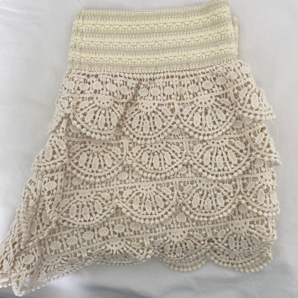 Rewind Lace Ruffle Shorts Size M